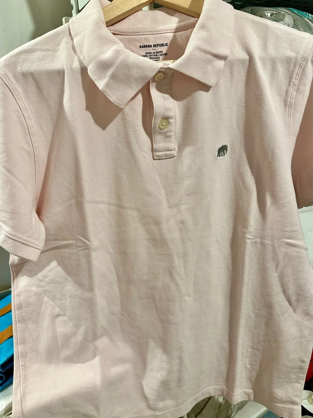 Banana Republic men’s polo in light pink, with gray elephant logo, size L